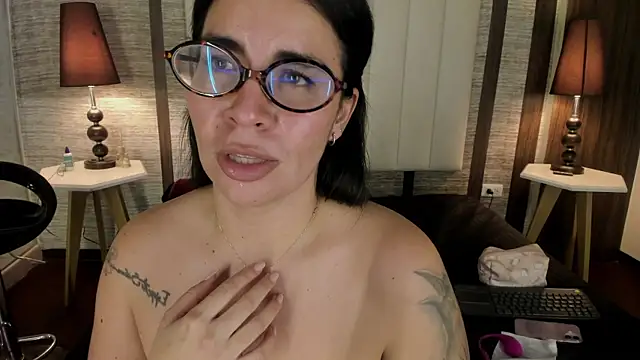 Hannah_Cross webcam