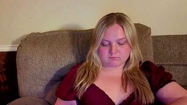 PhatAssBlond webcam