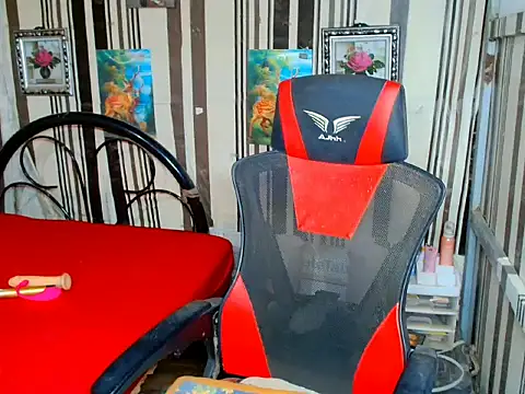 UnCut_Cock_Ts webcam