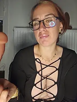 lindsay_00off (F young) - fellation gode au choix + boobs out