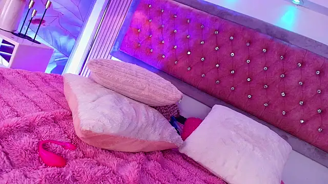 MylaDreams webcam