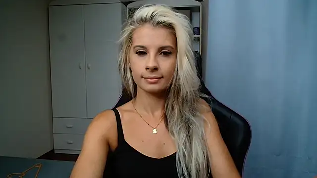 KristineGlow webcam