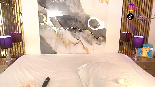 MiticaBrennet_ webcam