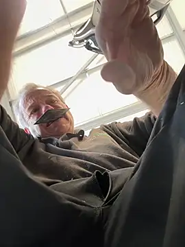im1208 (M grandpa) - Flash cock at wotk.