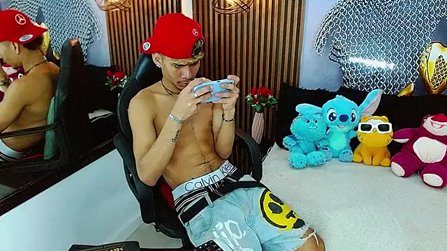 Skinny_cute_Alyer webcam