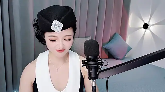 Momo-Wow webcam