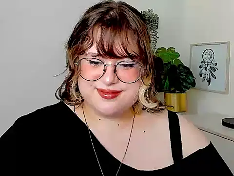 OpheliaLush webcam