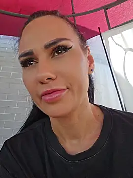 KatiaDivine live cam on StripChat