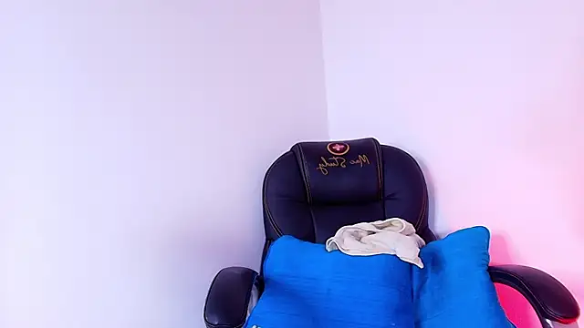 naomi_kyse webcam