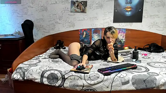 kagamitayga - KagamiTayga's free webcam - UK Sex Cams