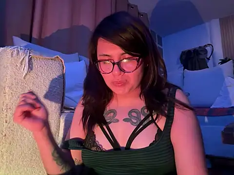 MayaYves webcam