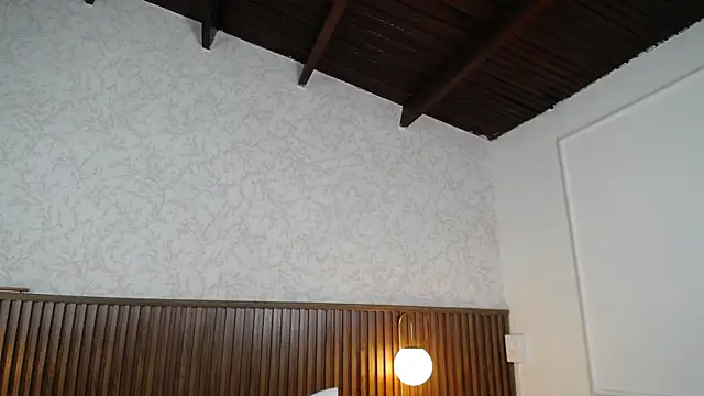 Ariana_Wayne webcam