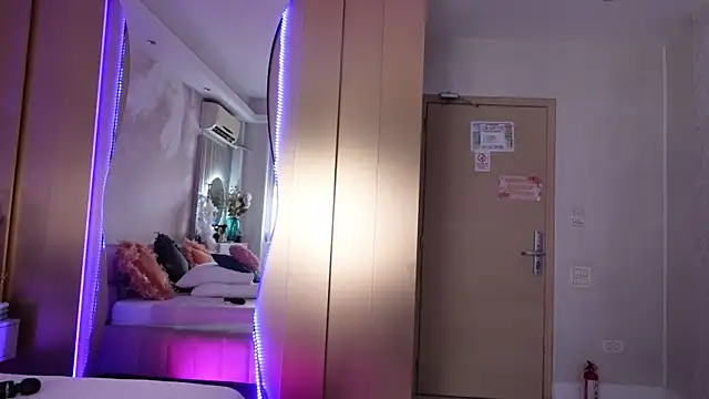 JullyBlair webcam