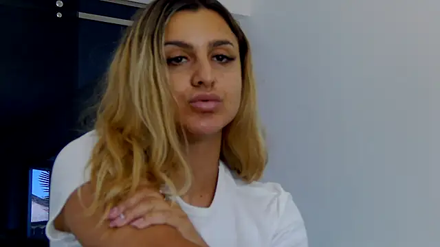 NicolePlay webcam