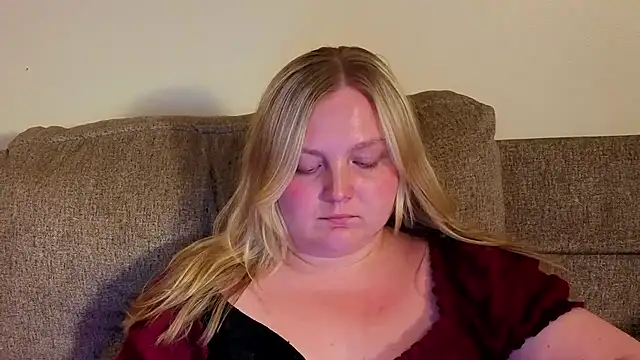 PhatAssBlond webcam