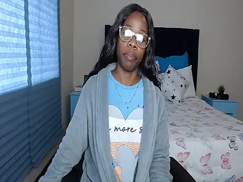 QUEENMANDYY webcam