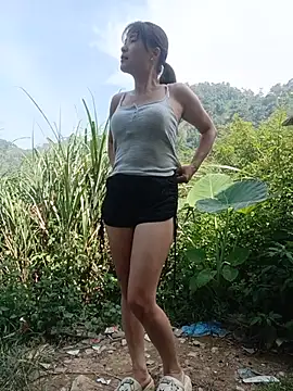 Linda-yiyi live cam