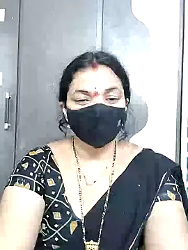 Leela_555 live cam on StripChat