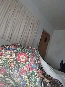 THEBEDroomdoOR webcam
