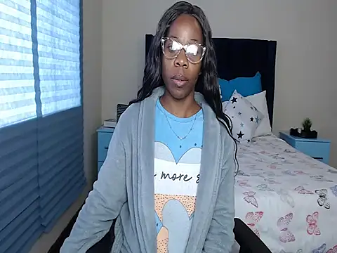 QUEENMANDYY webcam