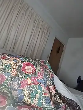 THEBEDroomdoOR webcam
