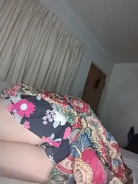 THEBEDroomdoOR webcam