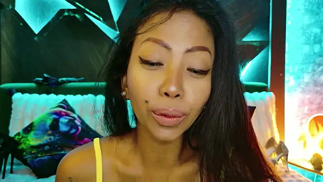 ElyaQuinn webcam