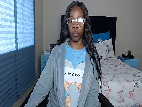 QUEENMANDYY webcam