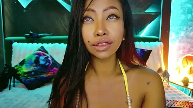 ElyaQuinn webcam