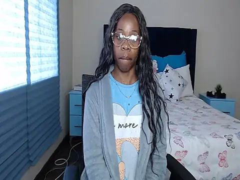 QUEENMANDYY webcam