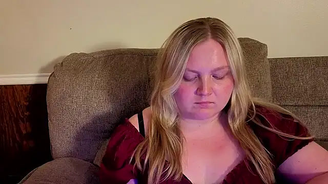 PhatAssBlond webcam