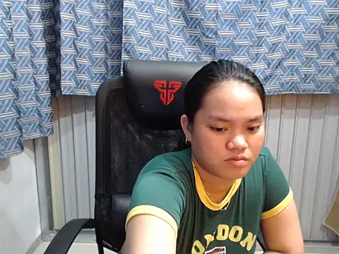 prettykrysgirl - Prettykrysgirl's free webcam - UK Sex Cams