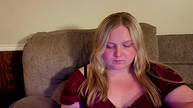 PhatAssBlond webcam