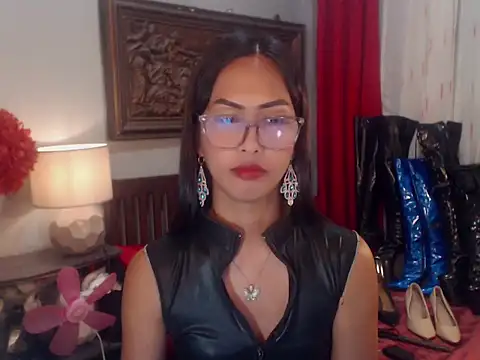 Nathalieheartt live cam on StripChat