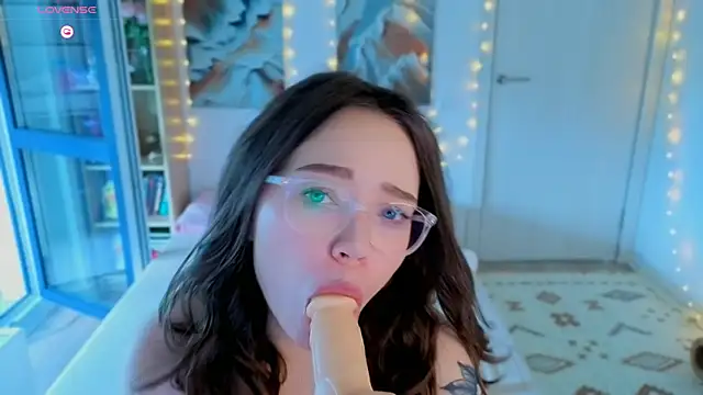 MilenaSaint webcam
