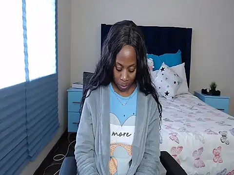 QUEENMANDYY webcam