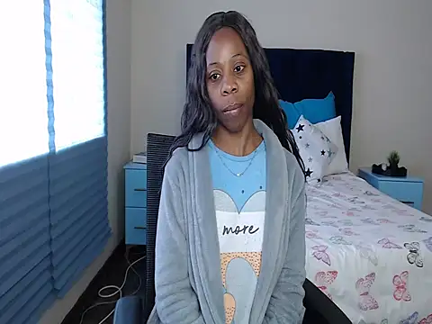 QUEENMANDYY webcam