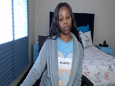 QUEENMANDYY webcam