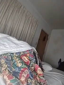 THEBEDroomdoOR webcam