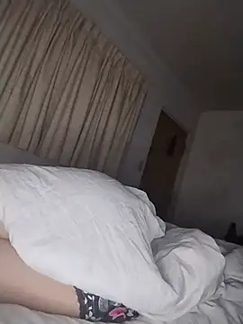 THEBEDroomdoOR webcam