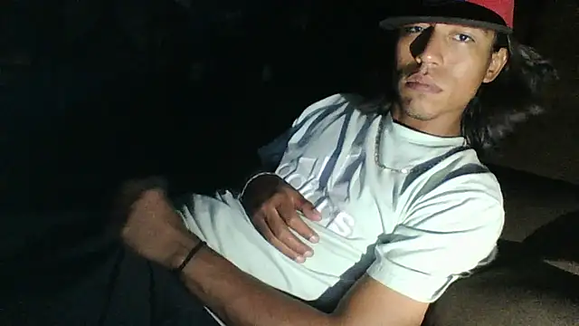 AlexAlejandro13 webcam