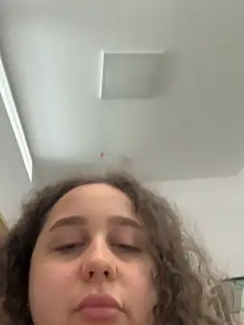CurlyMaddie webcam