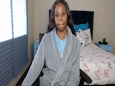 QUEENMANDYY webcam