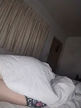THEBEDroomdoOR webcam