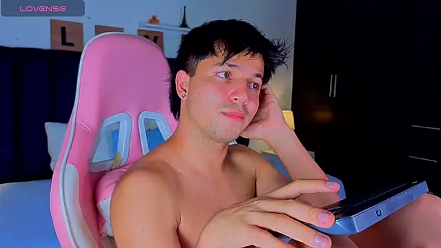 Issac_james_ webcam