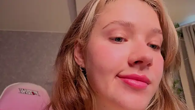 luna_cross webcam