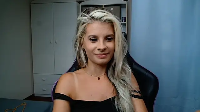 KristineGlow webcam