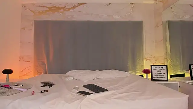 EmmaJhoons webcam