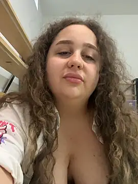 CurlyMaddie webcam