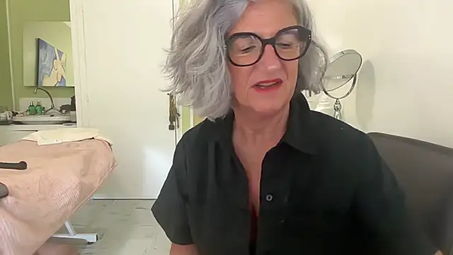 NaughtyMonicaUK webcam